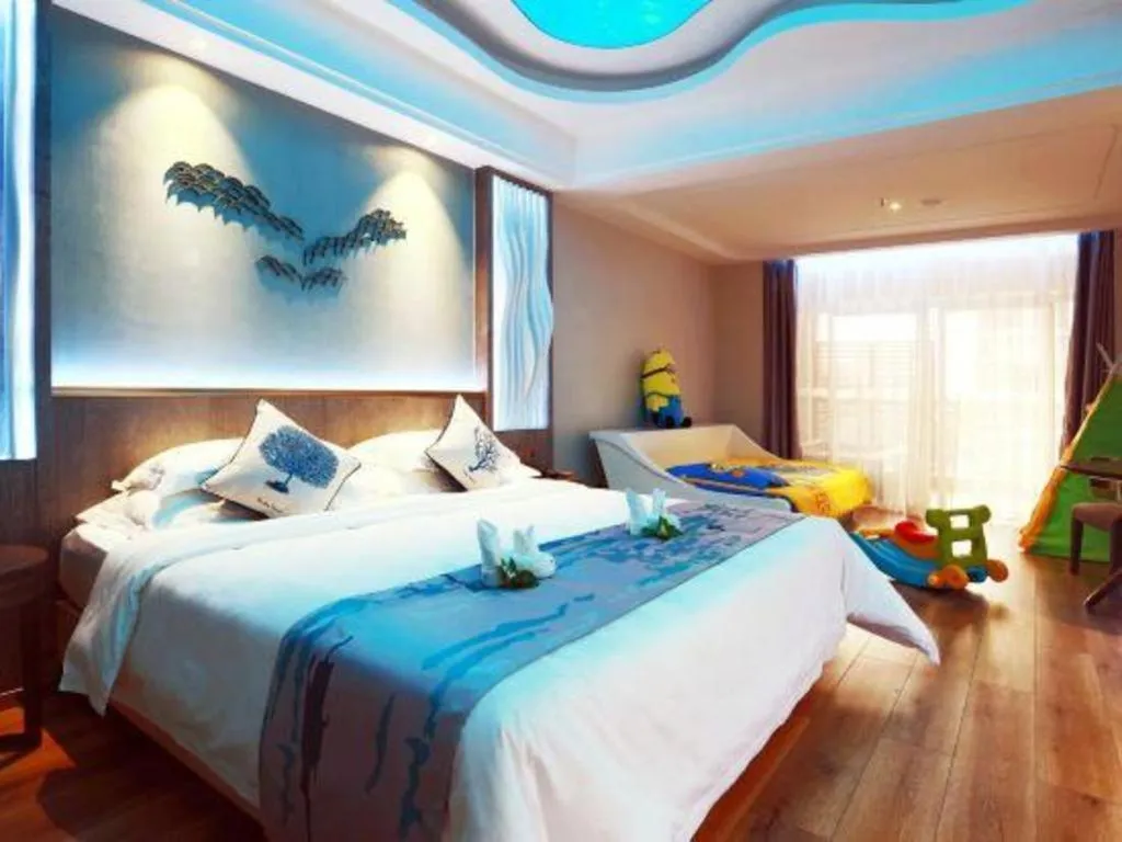 Bed in HuangMa holiday yacht view sea resort hotel