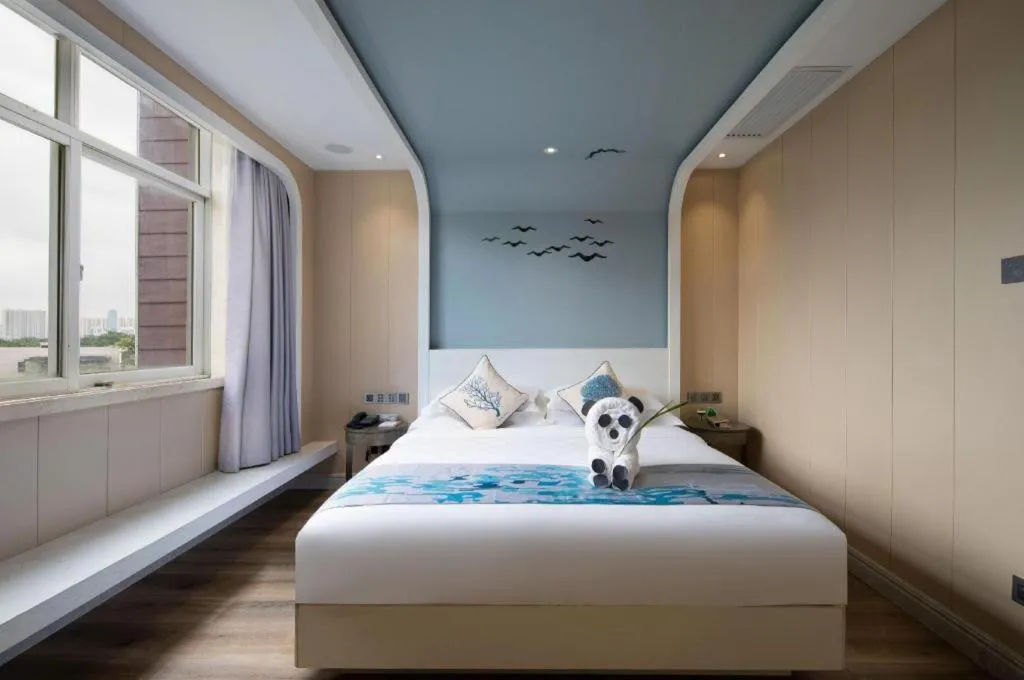 Bed in HuangMa holiday yacht view sea resort hotel