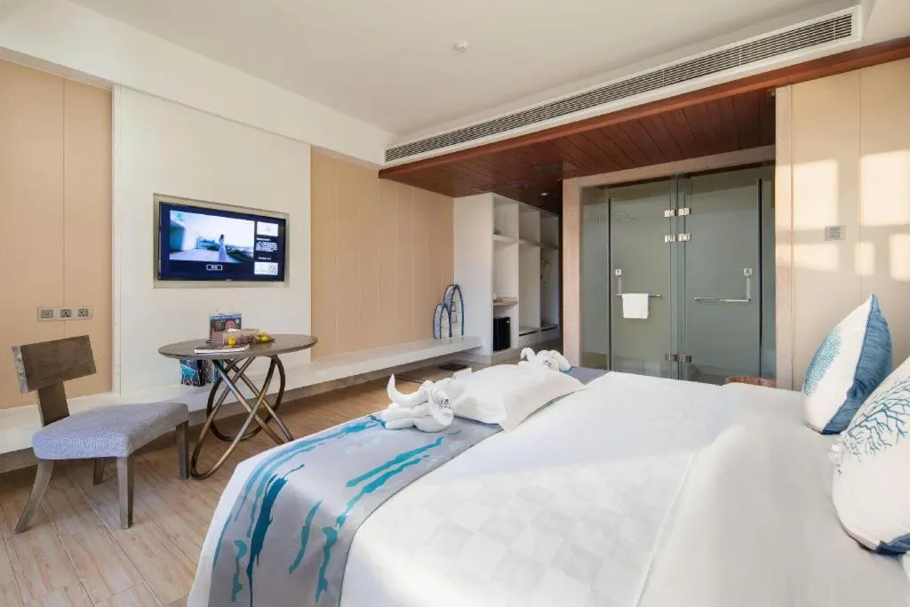 Bed in HuangMa holiday yacht view sea resort hotel