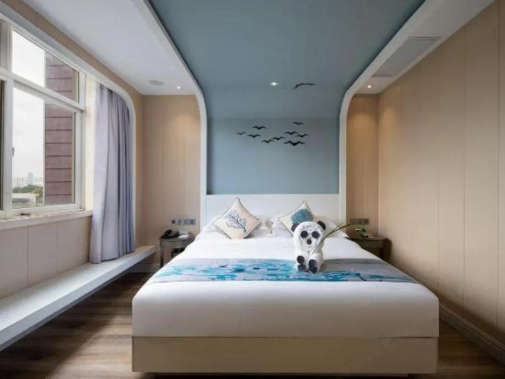 Bed in HuangMa holiday yacht view sea resort hotel