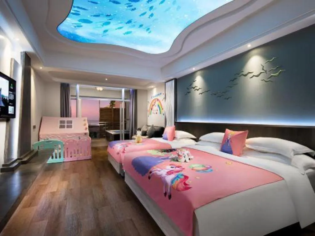 Bed in HuangMa holiday yacht view sea resort hotel