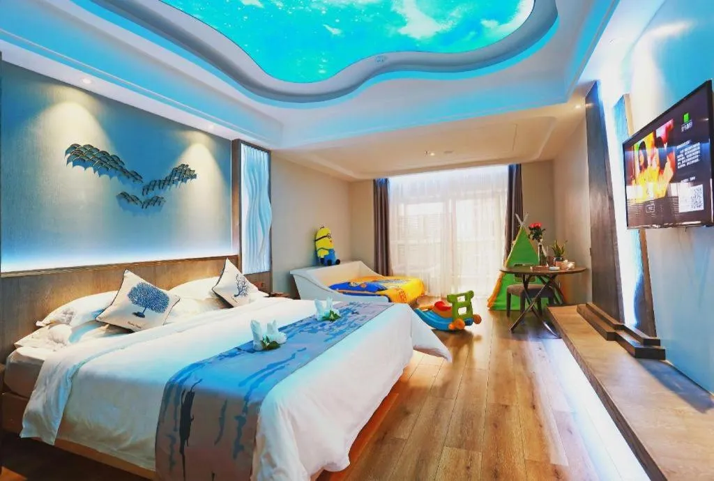 Bed in HuangMa holiday yacht view sea resort hotel