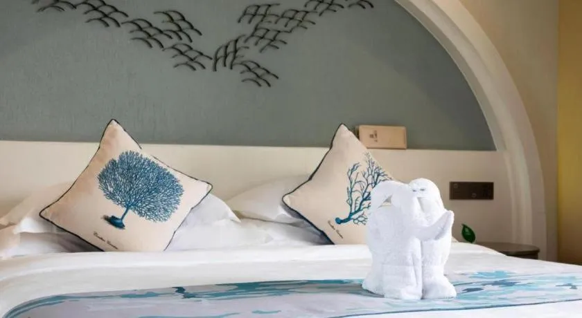 Bed in HuangMa holiday yacht view sea resort hotel