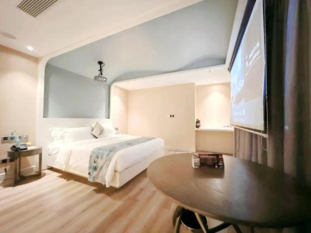 Bed in HuangMa holiday yacht view sea resort hotel