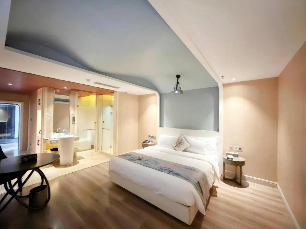 Bed in HuangMa holiday yacht view sea resort hotel