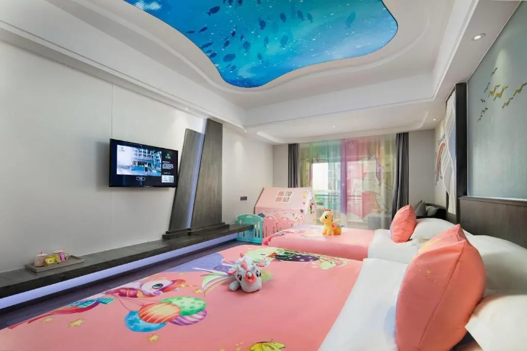 Bed in HuangMa holiday yacht view sea resort hotel