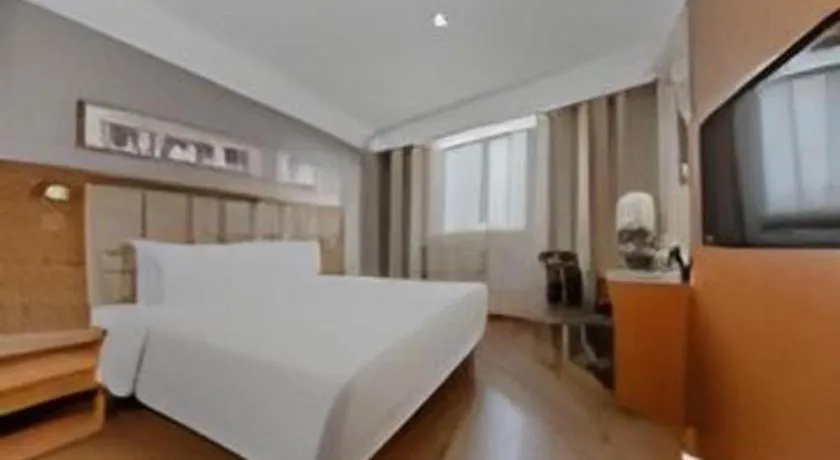 Bed in Yitel Hotel Shanghai Hongqiao Linkong Industrial Park Songhong Road Metro Station