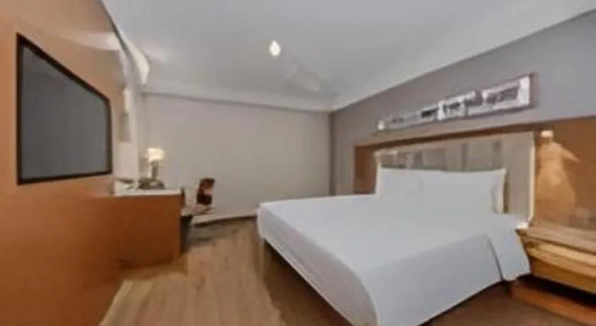 Bed in Yitel Hotel Shanghai Hongqiao Linkong Industrial Park Songhong Road Metro Station