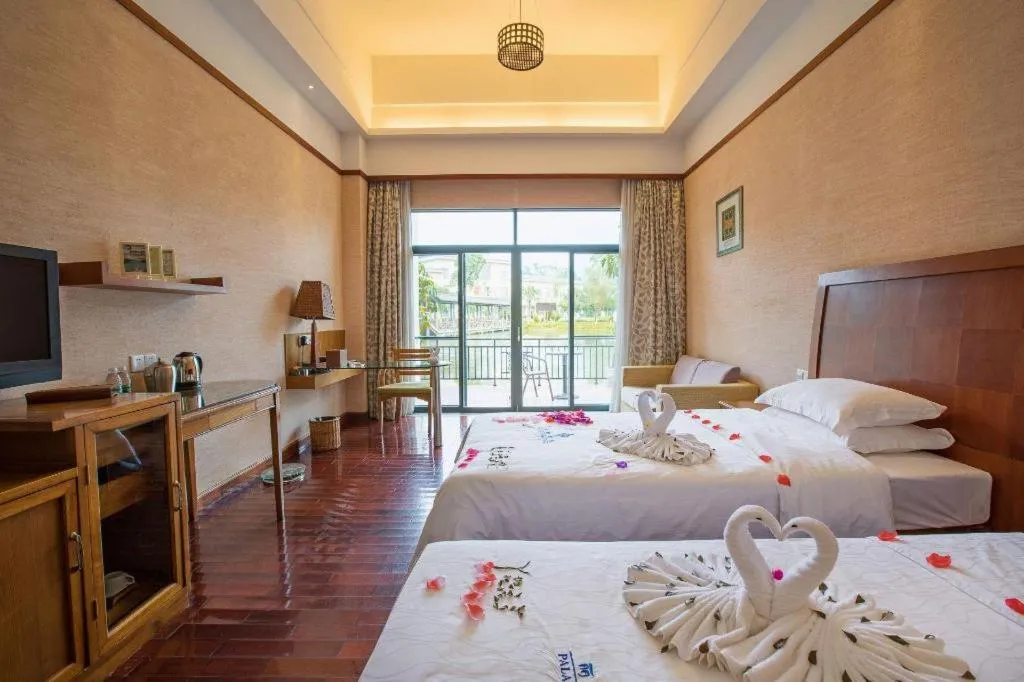 Bed in Shaoguan Palace International Resorts