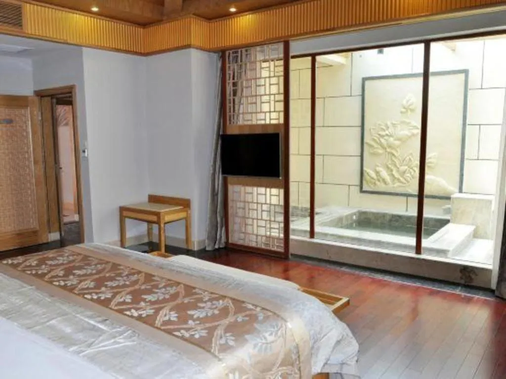 Bed in Shaoguan Palace International Resorts