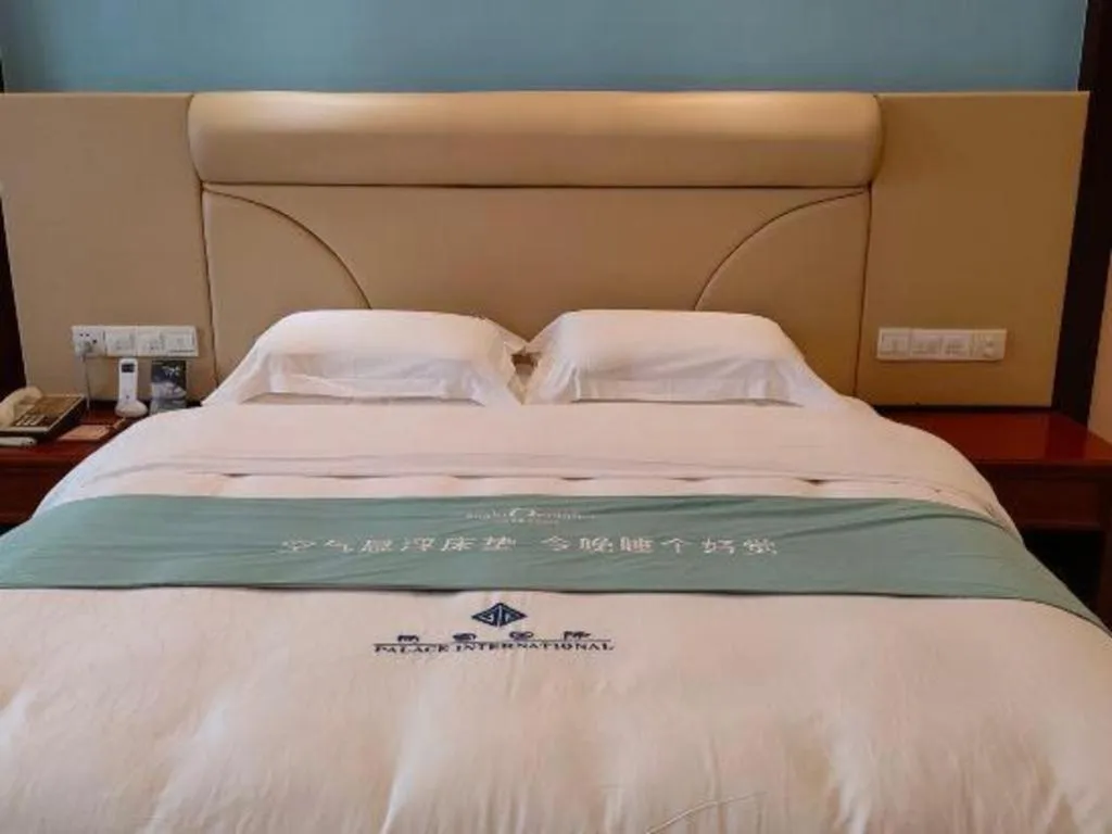 Bed in Shaoguan Palace International Resorts