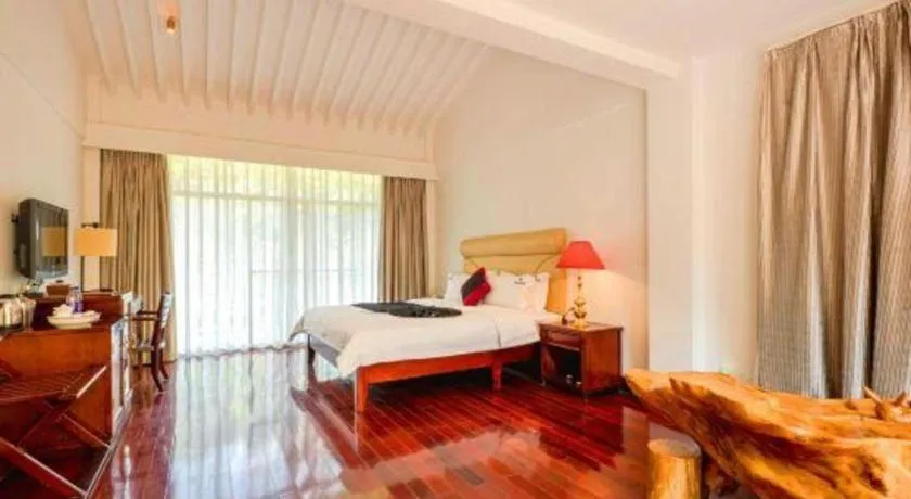 Bed in Shaoguan Palace International Resorts