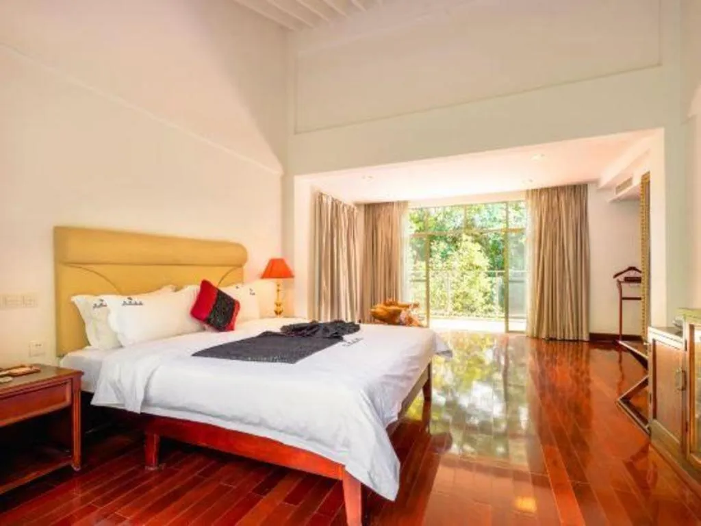 Bed in Shaoguan Palace International Resorts