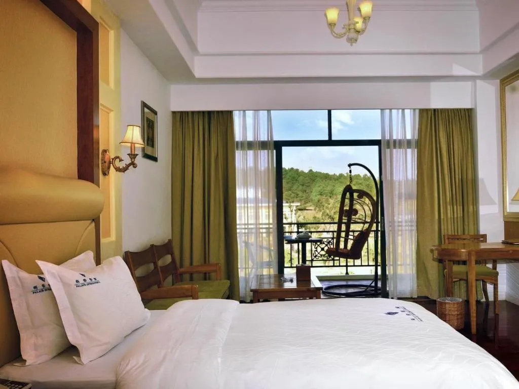 Bed in Shaoguan Palace International Resorts