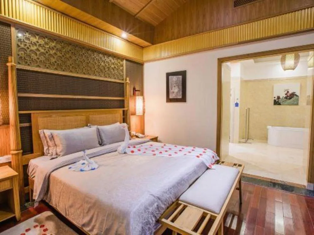Bed in Shaoguan Palace International Resorts