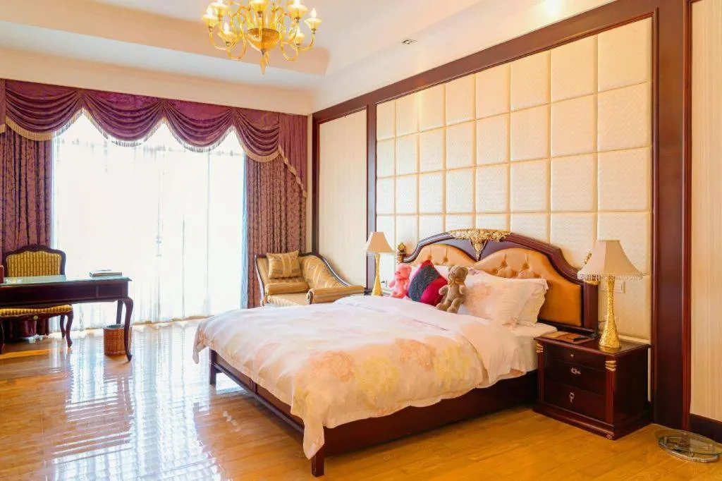 Bed in Shaoguan Palace International Resorts