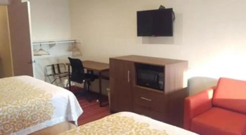 Bed in Days Inn by Wyndham Hemet