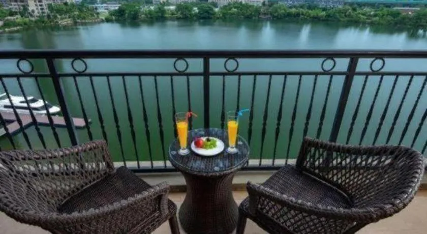 Donghai Xianhucheng Huanglong Hotel