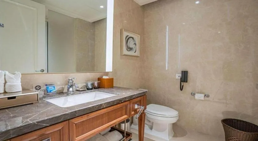 Donghai Xianhucheng Huanglong Hotel