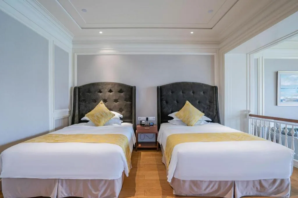 Bed in Donghai Xianhucheng Huanglong Hotel