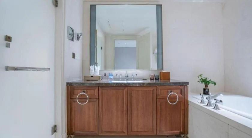 Donghai Xianhucheng Huanglong Hotel