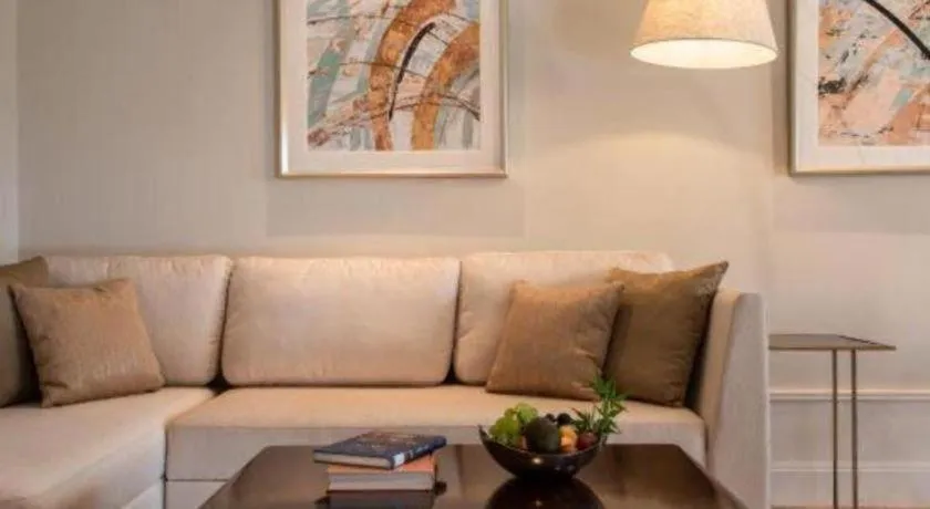 Donghai Xianhucheng Huanglong Hotel