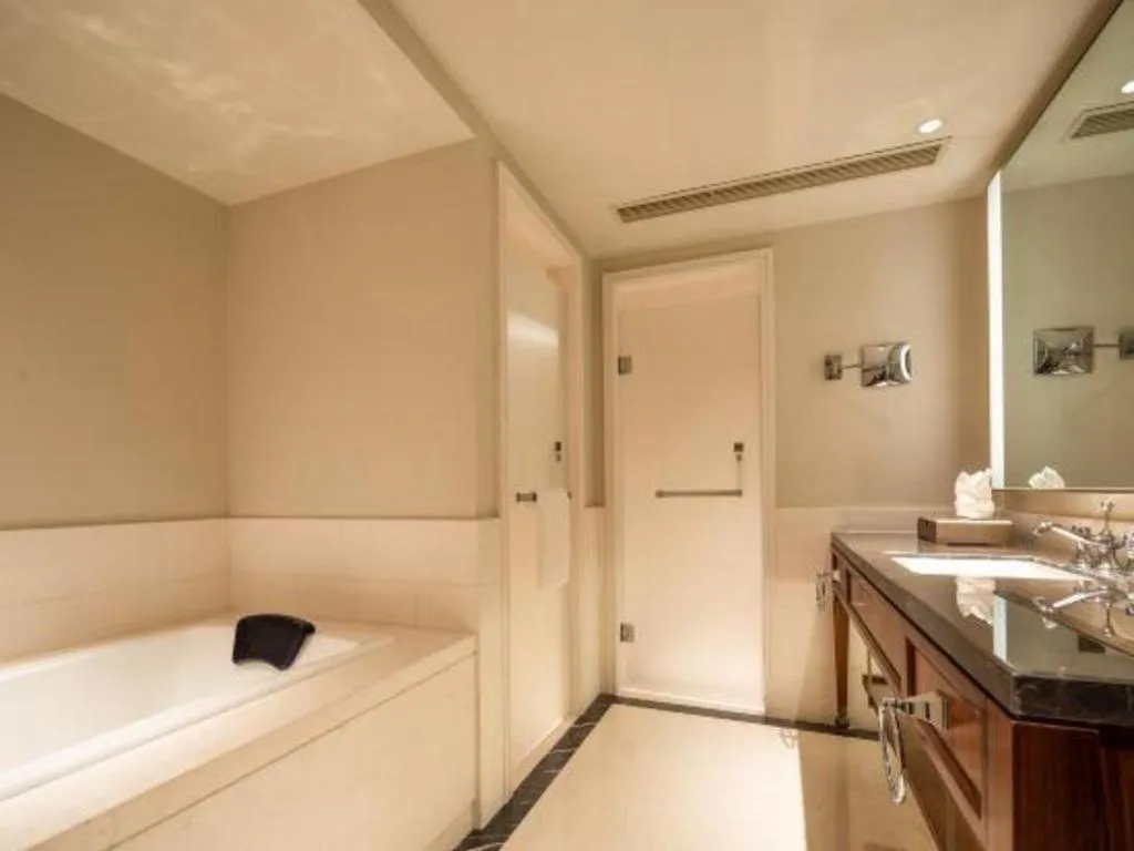 Donghai Xianhucheng Huanglong Hotel