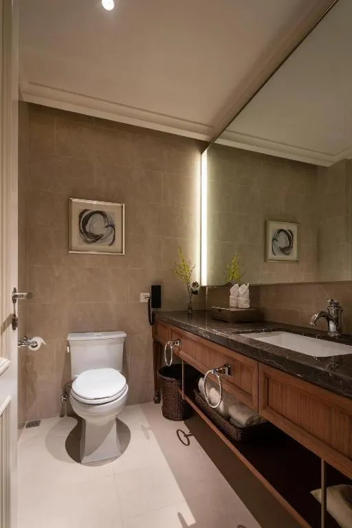 Donghai Xianhucheng Huanglong Hotel