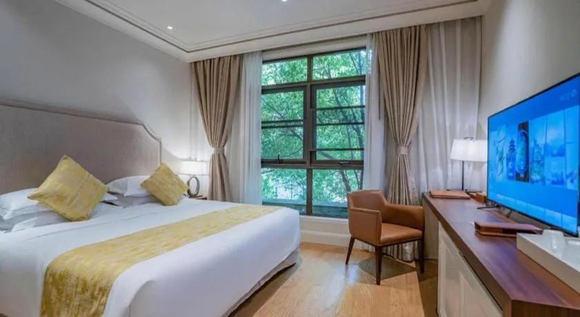 Bed in Donghai Xianhucheng Huanglong Hotel