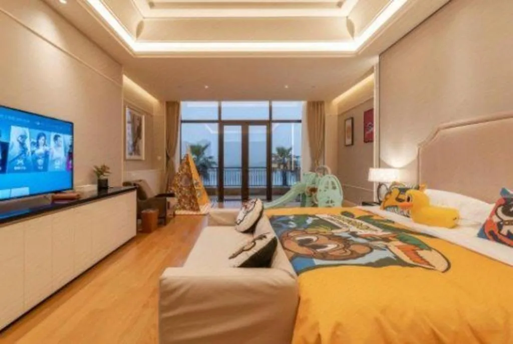 Bed in Donghai Xianhucheng Huanglong Hotel