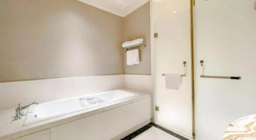 Donghai Xianhucheng Huanglong Hotel