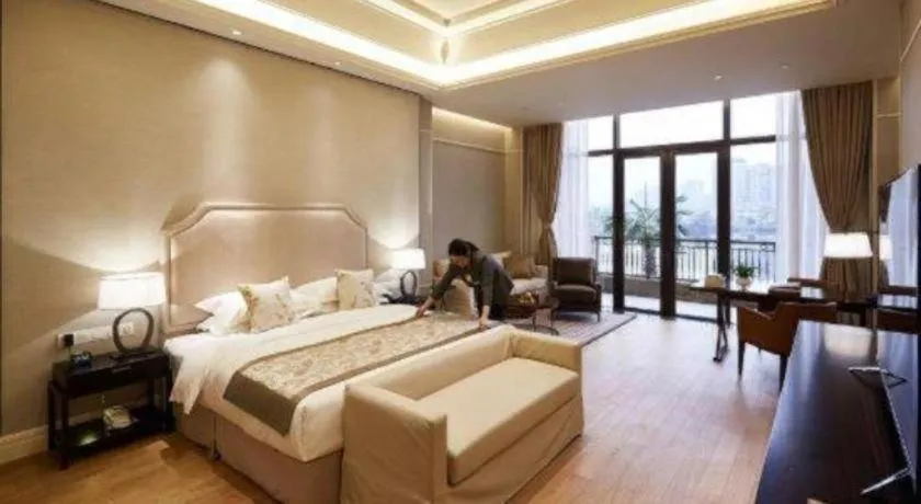 Bed in Donghai Xianhucheng Huanglong Hotel