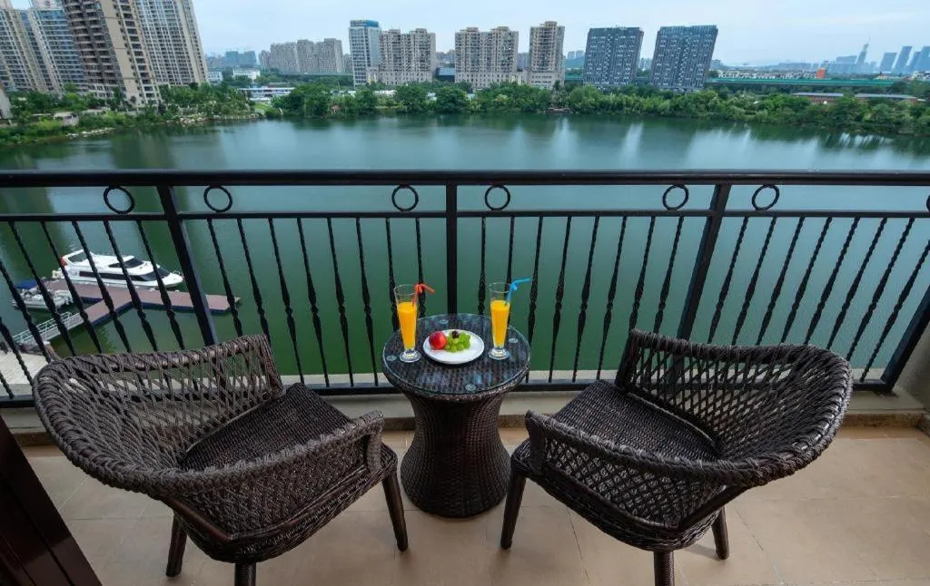 Donghai Xianhucheng Huanglong Hotel