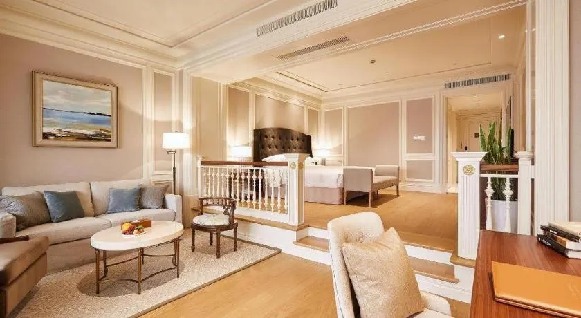 Donghai Xianhucheng Huanglong Hotel