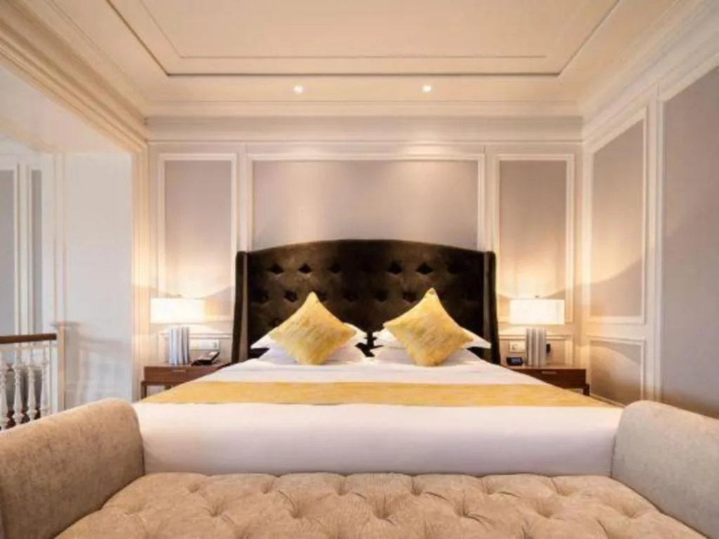 Bed in Donghai Xianhucheng Huanglong Hotel