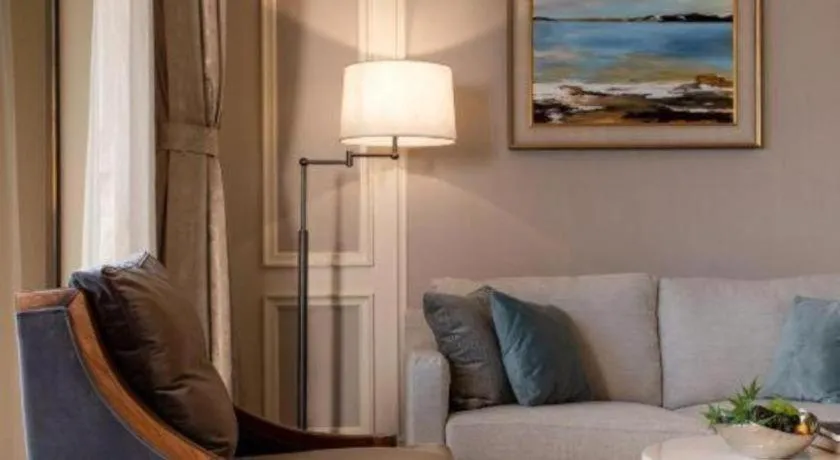 Donghai Xianhucheng Huanglong Hotel