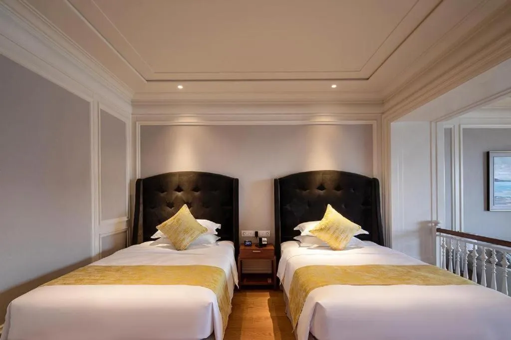 Bed in Donghai Xianhucheng Huanglong Hotel