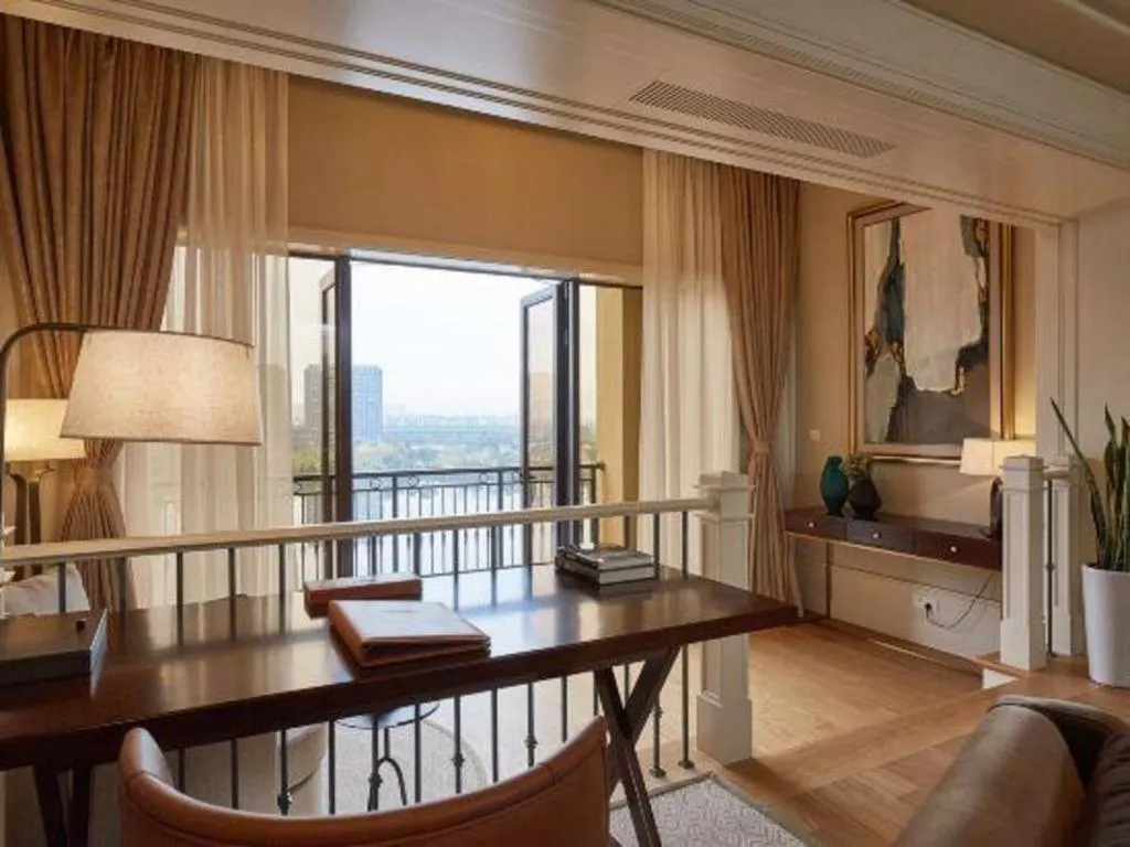 Donghai Xianhucheng Huanglong Hotel