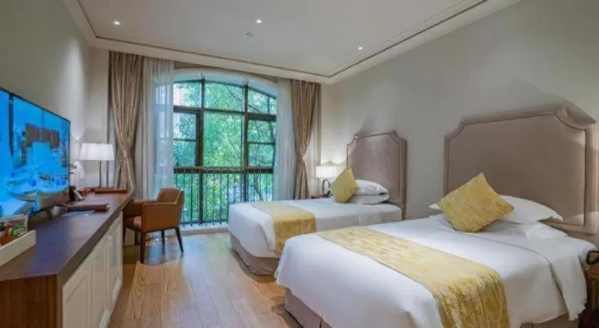 Bed in Donghai Xianhucheng Huanglong Hotel