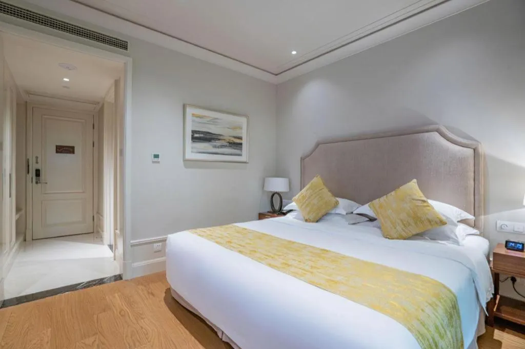 Bed in Donghai Xianhucheng Huanglong Hotel