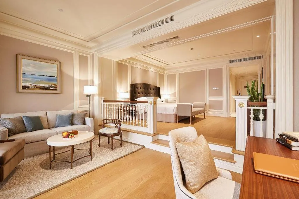 Donghai Xianhucheng Huanglong Hotel