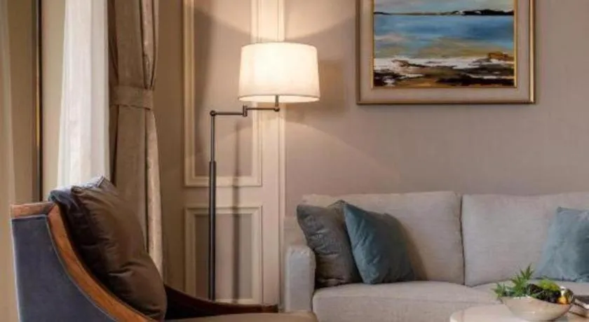 Donghai Xianhucheng Huanglong Hotel