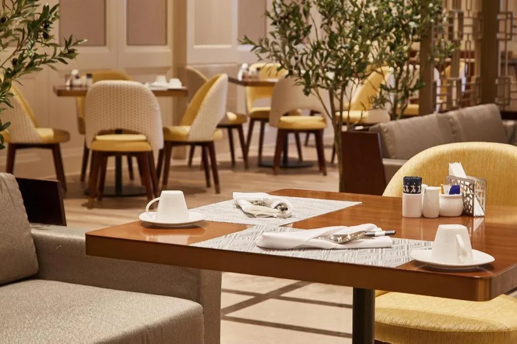 Donghai Xianhucheng Huanglong Hotel