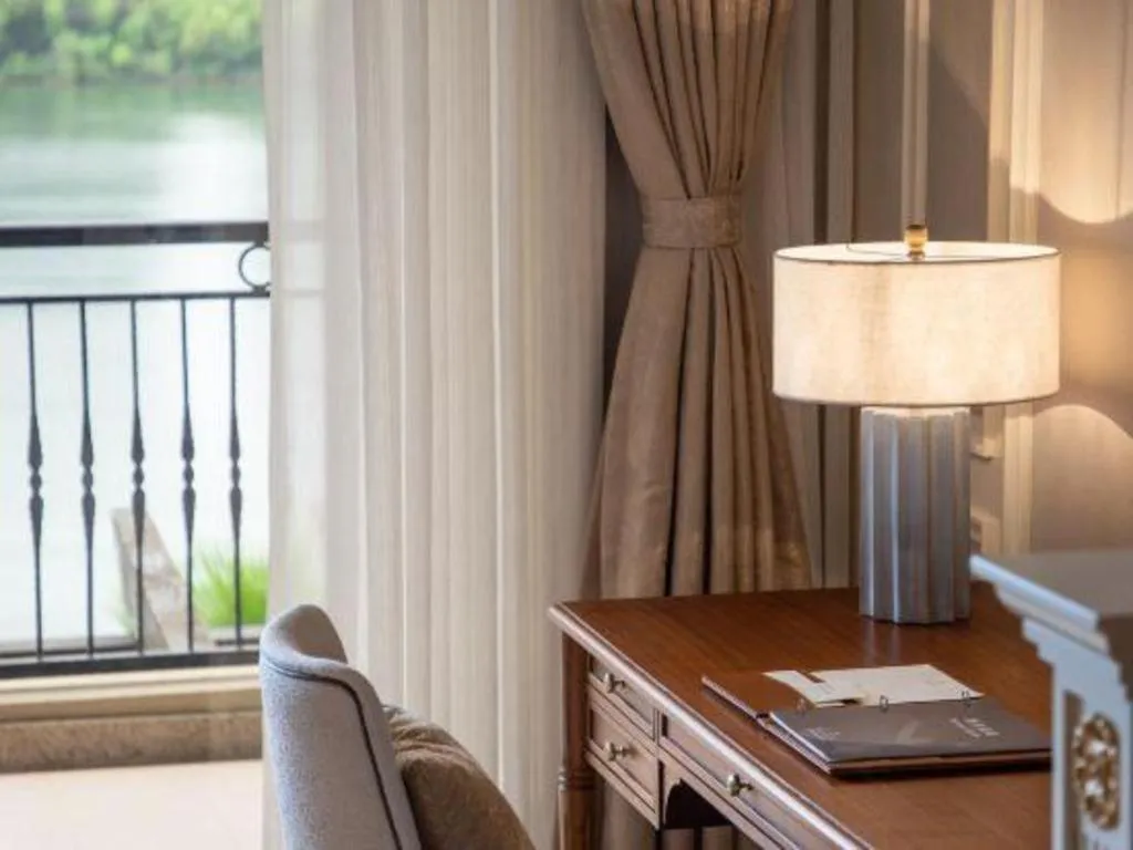 Donghai Xianhucheng Huanglong Hotel