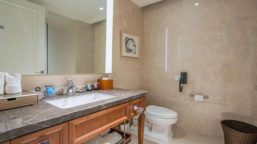 Donghai Xianhucheng Huanglong Hotel