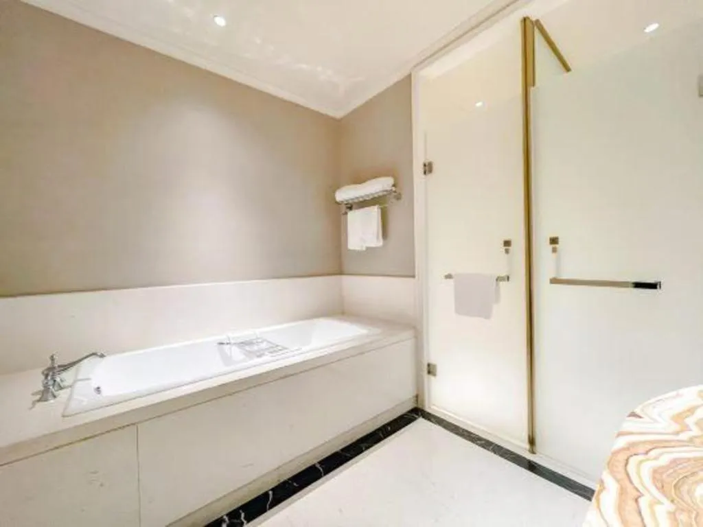 Donghai Xianhucheng Huanglong Hotel