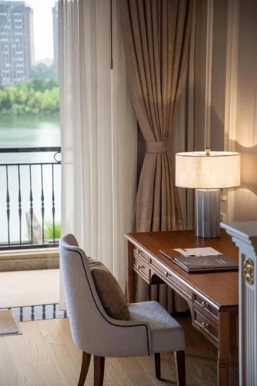 Donghai Xianhucheng Huanglong Hotel