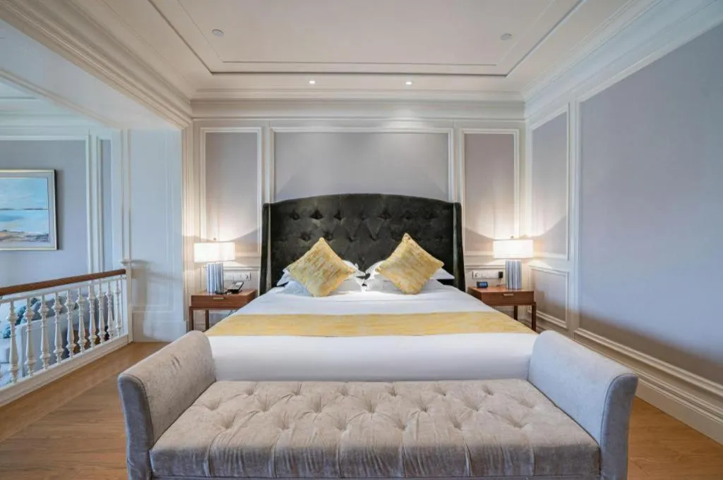 Bed in Donghai Xianhucheng Huanglong Hotel