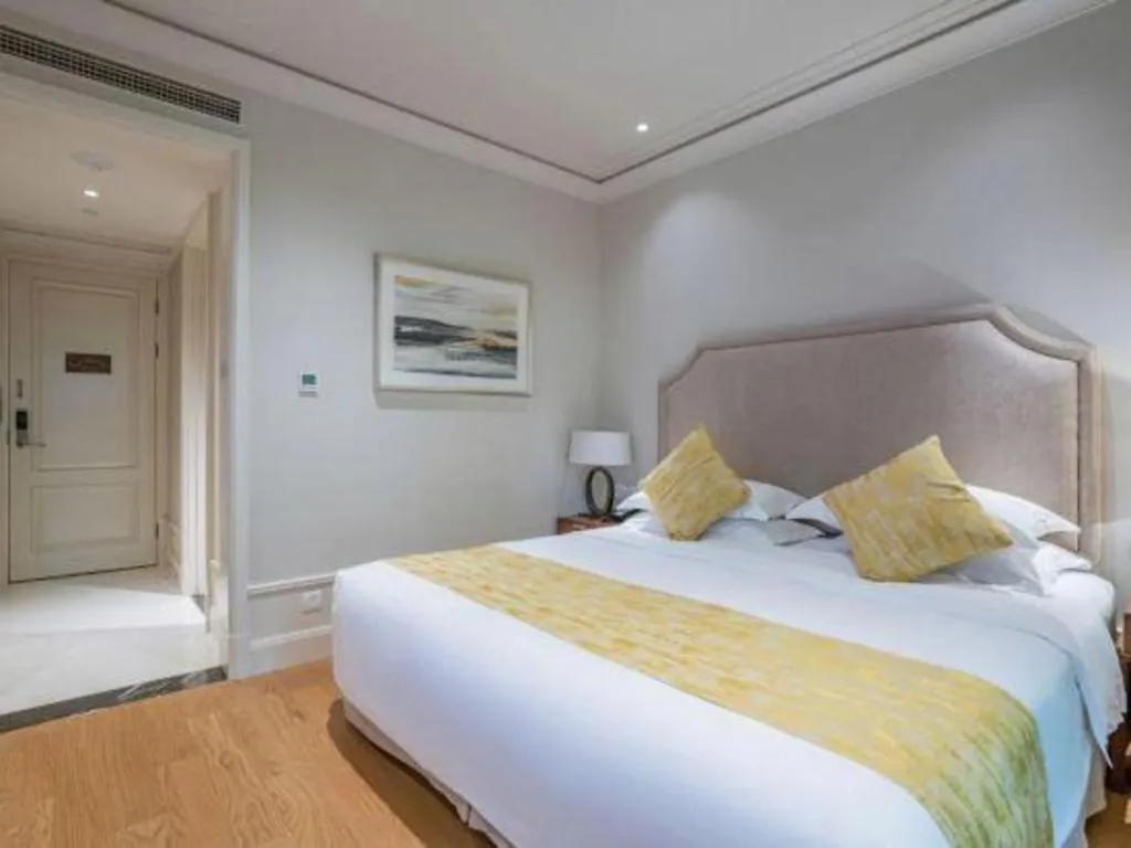 Bed in Donghai Xianhucheng Huanglong Hotel