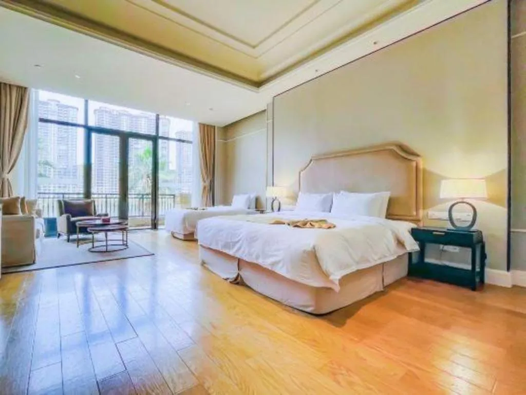 Bed in Donghai Xianhucheng Huanglong Hotel